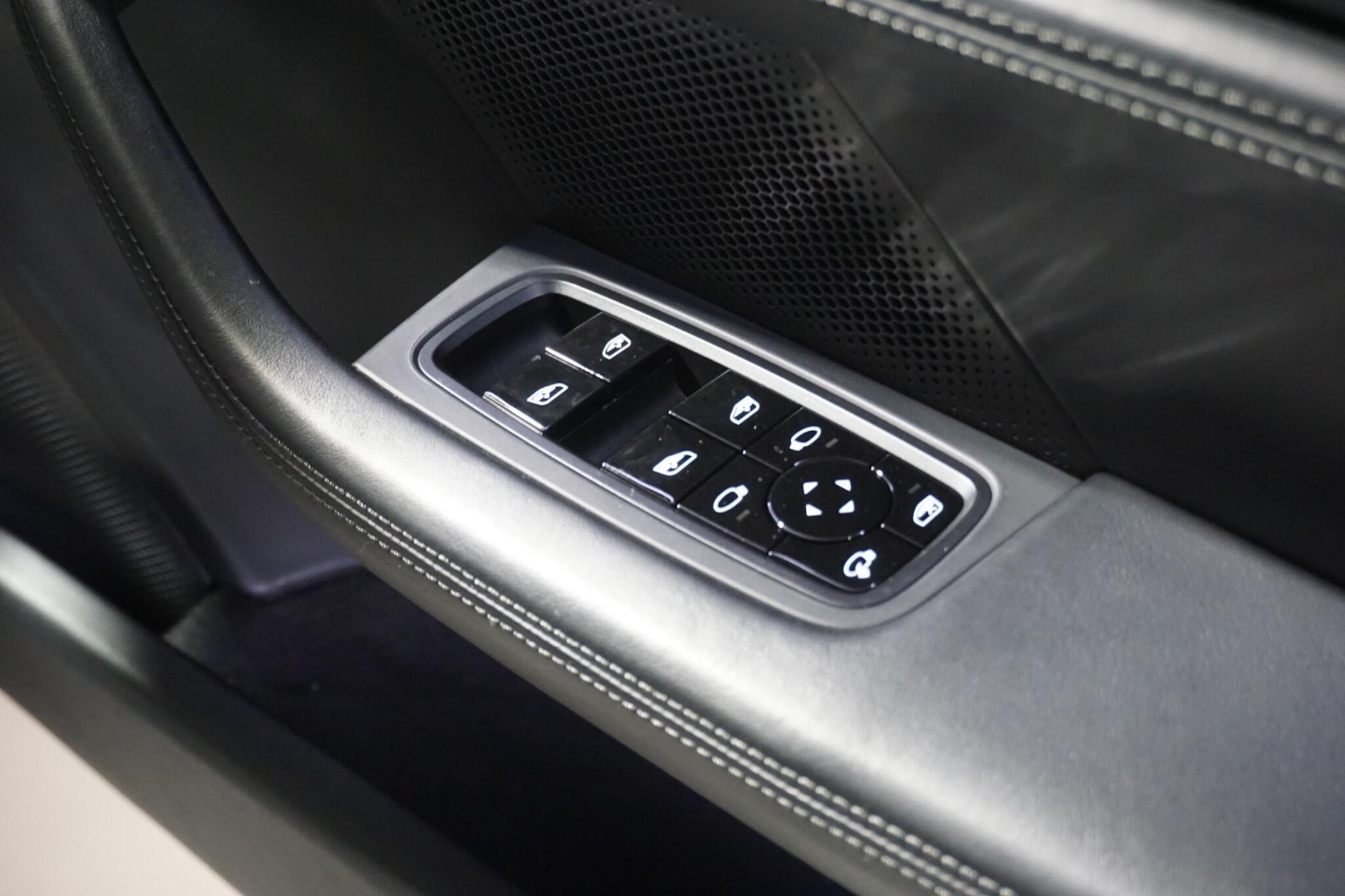 Porsche Taycan Performance Plus 93.4kWh Turbo Saloon 4dr Electric Auto 4WD (680 ps)